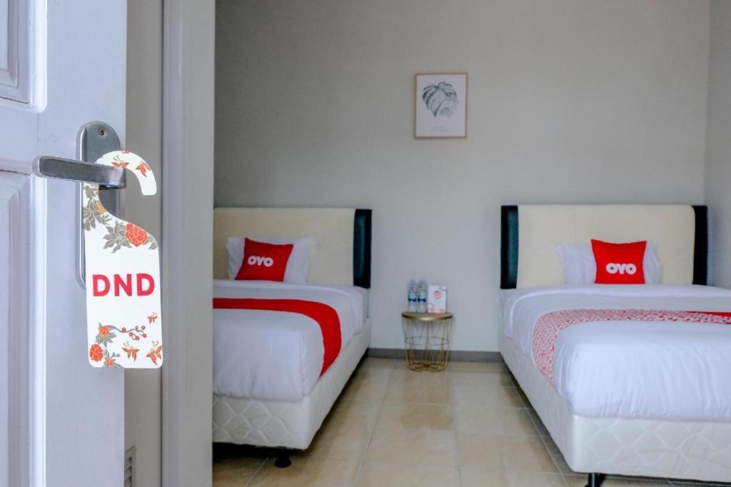 โอโย 1475 อูมะฮ์ ชวา มิลี เรสซิเดนซ์ Hotel เจมเบอร์ ภายนอก รูปภาพ