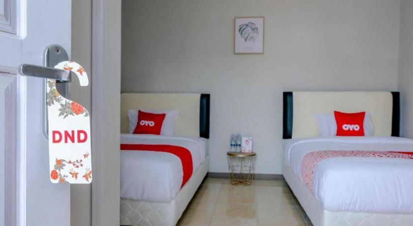 โอโย 1475 อูมะฮ์ ชวา มิลี เรสซิเดนซ์ Hotel เจมเบอร์ ภายนอก รูปภาพ