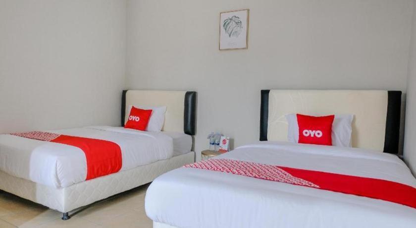 โอโย 1475 อูมะฮ์ ชวา มิลี เรสซิเดนซ์ Hotel เจมเบอร์ ภายนอก รูปภาพ
