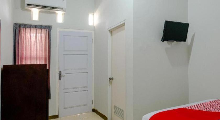 โอโย 1475 อูมะฮ์ ชวา มิลี เรสซิเดนซ์ Hotel เจมเบอร์ ภายนอก รูปภาพ