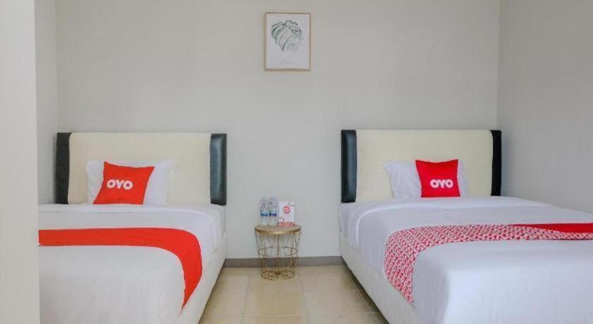 โอโย 1475 อูมะฮ์ ชวา มิลี เรสซิเดนซ์ Hotel เจมเบอร์ ภายนอก รูปภาพ